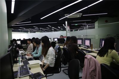 上海服裝設計培訓 實戰教學、技能與學歷并重，全方位保障推薦就業與技術咨詢